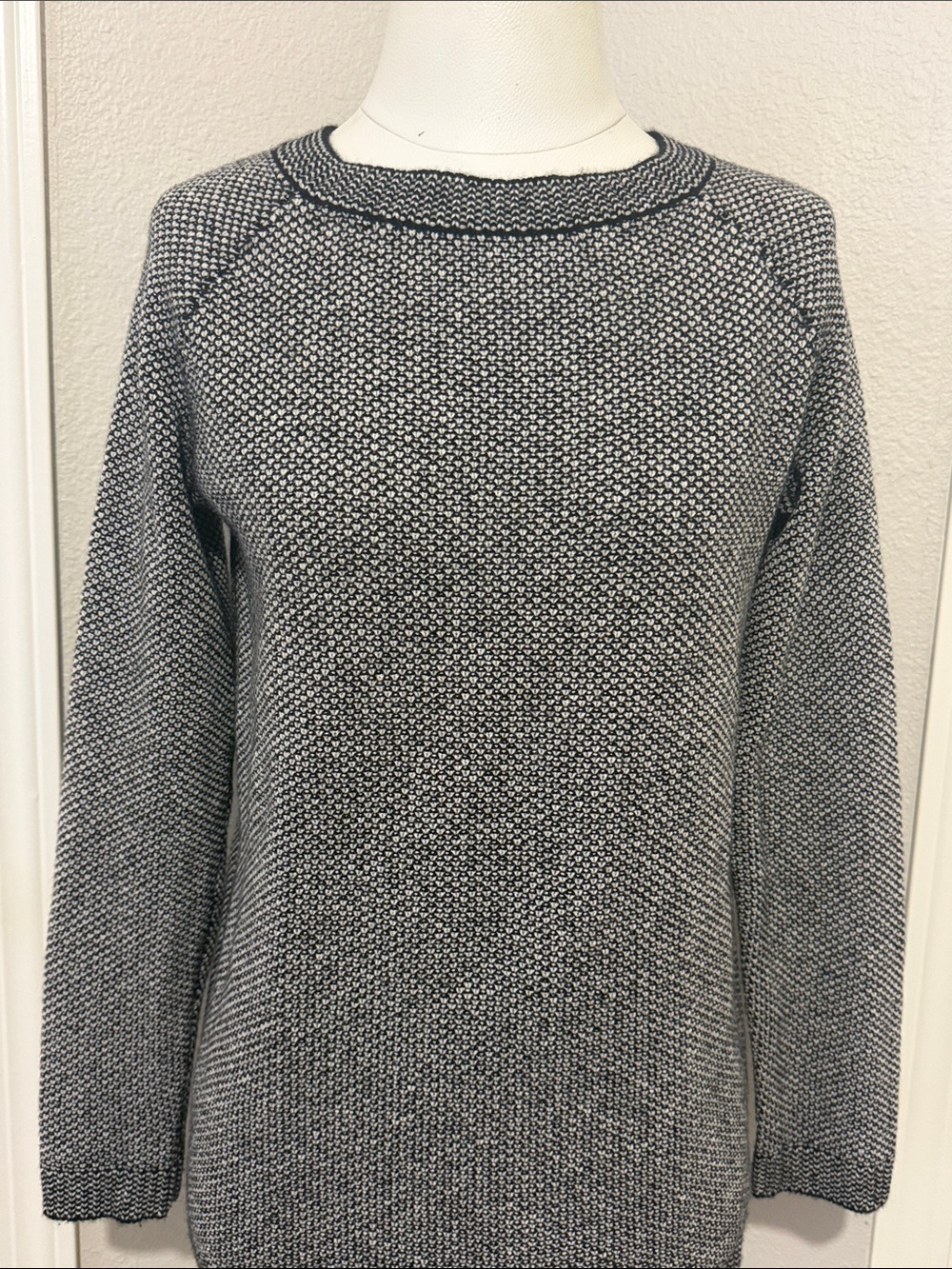 Theory 100% Cashmere Textured Marled Crewneck SweaterClassic Mid Length - Picture 2 of 7